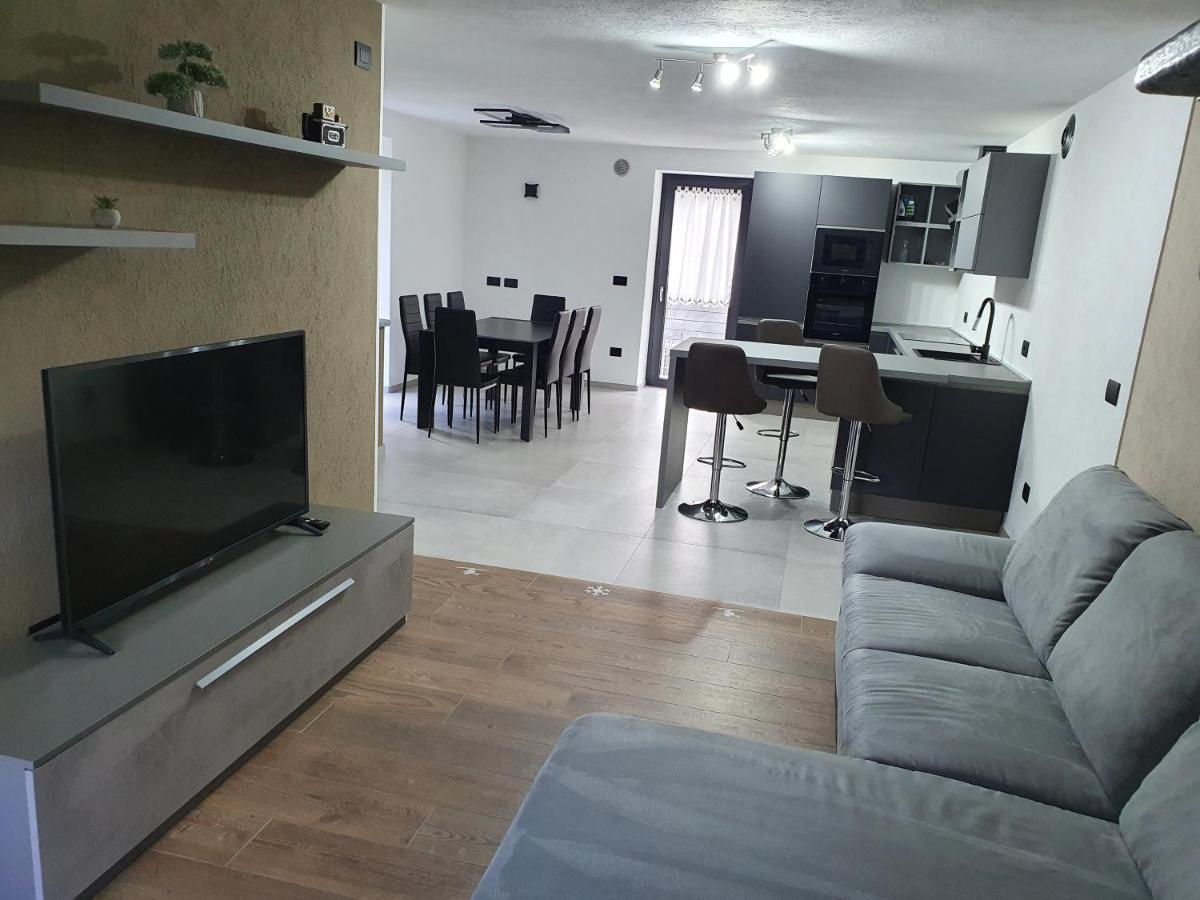 Casa Vacanza Lo Nano Fenis Luaran gambar