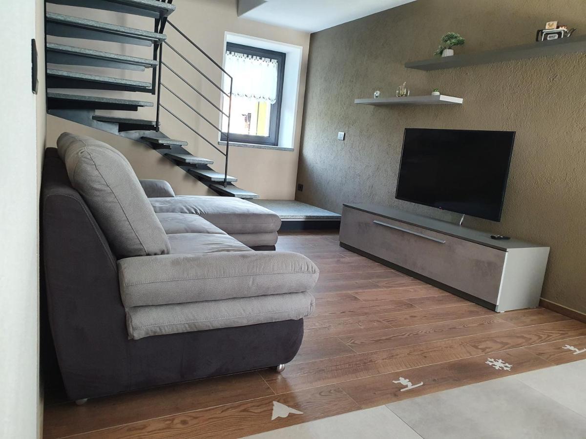 Casa Vacanza Lo Nano Fenis Luaran gambar